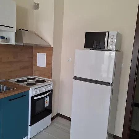 Apartment - Sleeps 2 - Free Parking Balcony & Pool