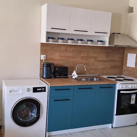 - Sleeps 2 - Free Parking Balcony & Pool * Sveti Vlas