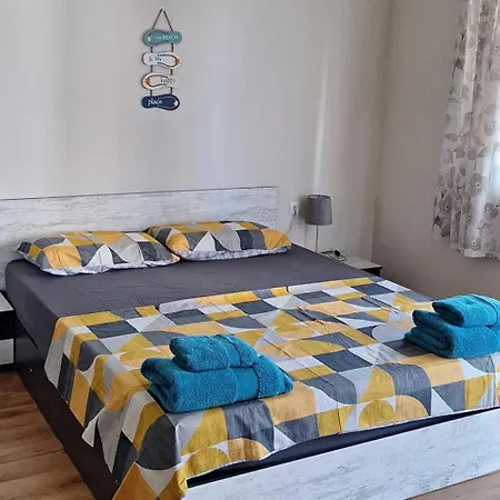- Sleeps 2 - Free Parking Balcony & Pool Apartamento Sveti Vlas